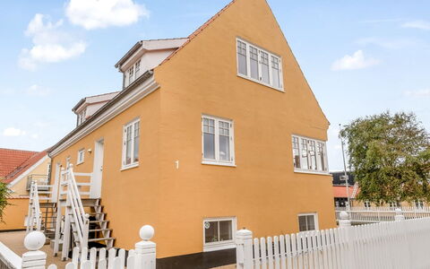 Dorti - 500M from the Sea: Estate, Schatten, Auffahrt, Bauernhaus