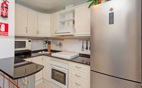 Aires de Mar: Cabinetry, Countertop, Eigentum, Küchengerät, Haushaltsgerät, Herd, Gasherd, Cooktop, Küche, Interior Design