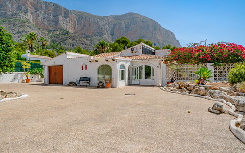 Acamar: Holz, Interior Design, Flooring, Möbel, Fussboden, Tabelle, Küche & Esszimmer Tisch, Stuhl, Holzboden, Zimmer