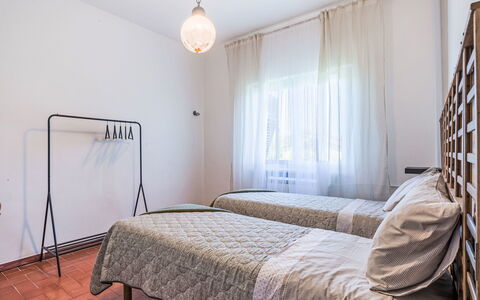 Celeste: Bett, Schlafzimmer, Interior Design, Fussboden, Flooring, Bettdecke, Bedding, Holz, Möbel, Textil