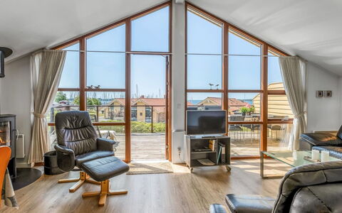 Era - 100M from the Sea: Möbel, Holz, Interior Design, Flooring, Couch, Fussboden, Decke, Zuhause, Wohnzimmer, Stuhl