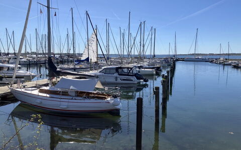 Era - 100M from the Sea: Boot, Yachthafen, Wasser, Watercraft, Gewässer, Boote Und Boating - Geräte Und Materialien, Wasserweg, Mast, Hafen, Hafen