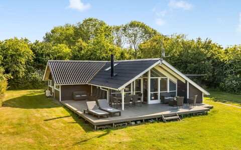 Kai - 400M from the Sea: Estate, Schatten, Auffahrt, Bauernhaus