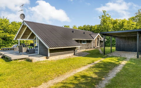 Kai - 400M from the Sea: Estate, Schatten, Auffahrt, Bauernhaus