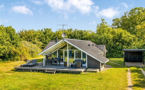 Kai - 400M from the Sea: Estate, Schatten, Auffahrt, Bauernhaus