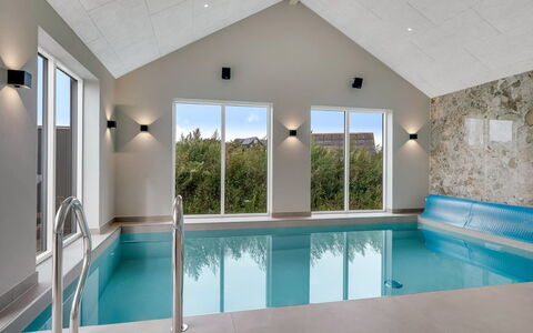 Konrad - from the Sea: Schwimmbad, Flooring, Decke, Interior Design, Fussboden, Beleuchtung, Resort, Verbundwerkstoff, Light Fixture, Hotel