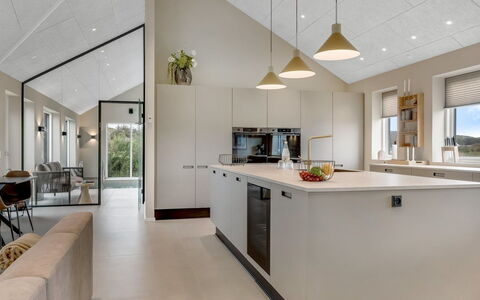 Konrad - from the Sea: Interior Design, Decke, Flooring, Light Fixture, Fussboden, Küche, Möbel, Countertop, Zimmer, Cabinetry