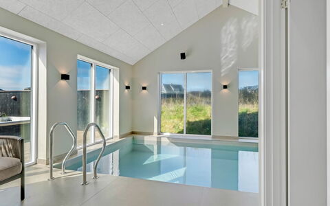Konrad - from the Sea: Decke, Interior Design, Flooring, Fussboden, Schwimmbad, Daylighting, Light Fixture, Hotel, Resort, Villa