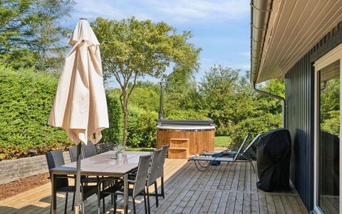 Enrica - 250M from the Sea: Wohnung, Eigentumswohnung, Estate, Balkon, Villa, Hotel