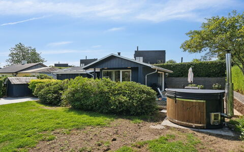 Enrica - 250M from the Sea: Wohnung, Eigentumswohnung, Estate, Balkon, Villa, Hotel