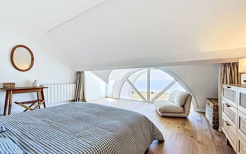 Madavoar: Interior Design, Schlafzimmer, Flooring, Holz, Möbel, Fussboden, Decke, Bett, Bedding, Linens
