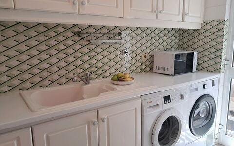 Dom Carlos: Küche, Interior Design, Flooring, Countertop, Fussboden, Major Appliance, Zimmer, Cabinetry, Fliese