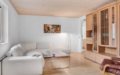 Withulf - 500M to the Fjord: Möbel, Interior Design, Flooring, Holz, Couch, Fussboden, Holzboden, Wohnzimmer, Decke, Zimmer