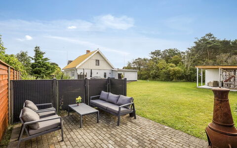 Nanja - 250M from the Sea: Holz, Zuhause, Veranda, Deck, Hartholz, Dach, Holzbeize, Holzboden, Eco Hotel