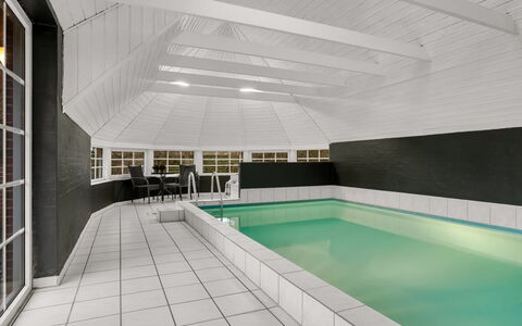 Tara - 1Km from the Sea: Flooring, Fussboden, Interior Design, Decke, Verbundwerkstoff, Fliese, Design, Schwimmbad, Badewanne