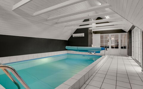 Tara - 1Km from the Sea: Flooring, Fussboden, Interior Design, Schwimmbad, Decke, Resort, Wohnung, Fliese, Hotel, Dachboden