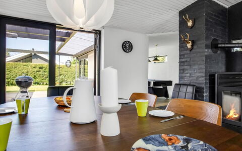 Anabel - 600M from the Sea: Holz, Zuhause, Veranda, Deck, Hartholz, Dach, Holzbeize, Holzboden, Eco Hotel