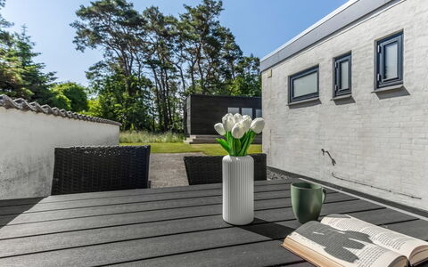 Anabel - 600M from the Sea: Holz, Zuhause, Veranda, Deck, Hartholz, Dach, Holzbeize, Holzboden, Eco Hotel