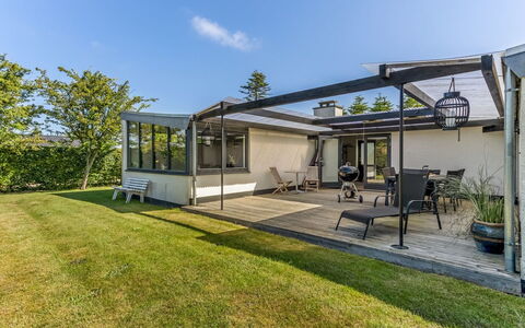 Anabel - 600M from the Sea: Holz, Zuhause, Veranda, Deck, Hartholz, Dach, Holzbeize, Holzboden, Eco Hotel