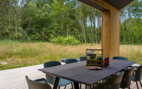 Vilppu - 900M from the Sea: Wohngebiet, Strauch, Haus, Zuhause, Garten, Estate, Schatten, Landscaping, Rasen