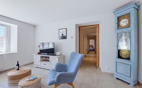 Kerdro: Möbel, Interior Design, Flooring, Wand, Fussboden, Holz, Zimmer, Decke, Beleuchtung, Wohnzimmer