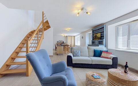 Kerdro: Möbel, Interior Design, Couch, Flooring, Fussboden, Holz, Zimmer, Wohnzimmer, Decke, Wohnung