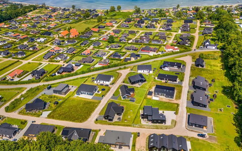 Heidie - 600M from the Sea: Dach, Haus, Zuhause, Hütte, Abstellgleis, Estate, Auffahrt, Gartenbauten, Garten, Schuppen