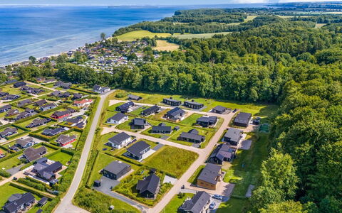 Heidie - 600M from the Sea: Dach, Haus, Zuhause, Hütte, Abstellgleis, Estate, Auffahrt, Gartenbauten, Garten, Schuppen