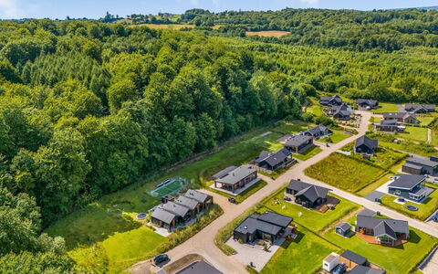 Heidie - 600M from the Sea: Dach, Haus, Zuhause, Hütte, Abstellgleis, Estate, Auffahrt, Gartenbauten, Garten, Schuppen
