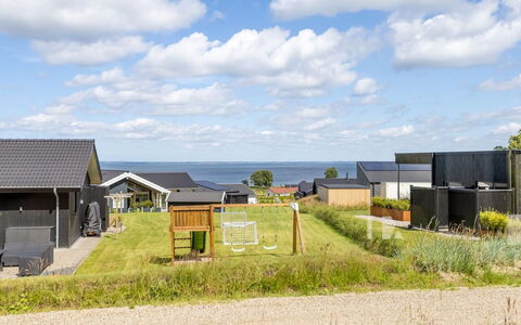 Heidie - 600M from the Sea: Dach, Haus, Zuhause, Hütte, Abstellgleis, Estate, Auffahrt, Gartenbauten, Garten, Schuppen