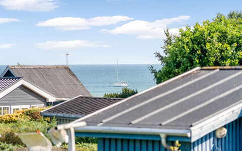 Lillan - from the Sea: Blau, Dach, Haus, Zuhause, Hütte, Meer, Ozean, Abstellgleis, Küste, Schatten