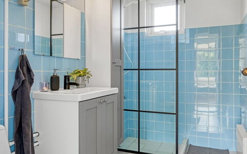 Lillan - from the Sea: Interior Design, Wand, Flooring, Badezimmer, Fussboden, Armatur, Badezimmerschrank, Fliese, Installation, Zimmer