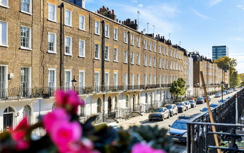 The Marylebone Marilyn: Fassade, Wohnung, Strasse, Mischnutzung, Eigentumswohnung, Parkplatz, Familienauto, Bürgersteig, Mittelklasse-Pkw, City Car