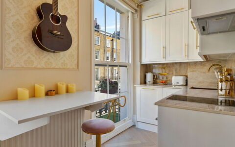 The Marylebone Marilyn: Interior Design, Flooring, Möbel, Holz, Countertop, Fussboden, Küche, Cabinetry, Beleuchtung, Küchengerät