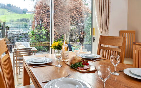 The Duck House: Möbel, Interior Design, Geschirr, Tabelle, Holz, Stuhl, Esszimmer, Küche & Esszimmer Tisch, Beleuchtung, Zuhause