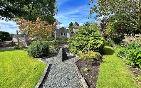 Ivy Cottage: Schatten, Gebirge, Outdoor Struktur, Eco Hotel, Deck, Gartenmöbel, Garten, Stuhl, Landscaping, Hartholz