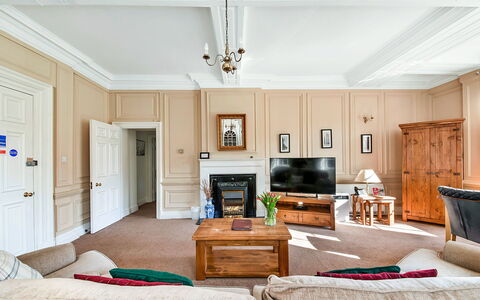 Mowbray Hall Apt: Schatten, Gebirge, Outdoor Struktur, Eco Hotel, Deck, Gartenmöbel, Garten, Stuhl, Landscaping, Hartholz