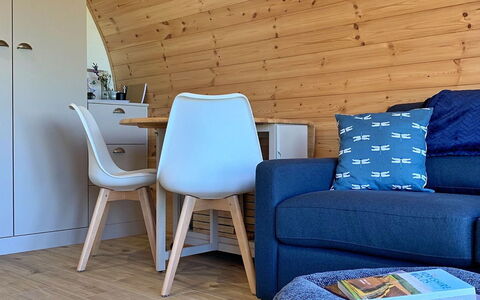 Deep Dale: Schatten, Gebirge, Outdoor Struktur, Eco Hotel, Deck, Gartenmöbel, Garten, Stuhl, Landscaping, Hartholz