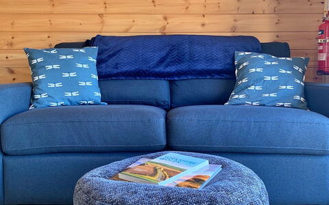 Deep Dale: Schatten, Gebirge, Outdoor Struktur, Eco Hotel, Deck, Gartenmöbel, Garten, Stuhl, Landscaping, Hartholz