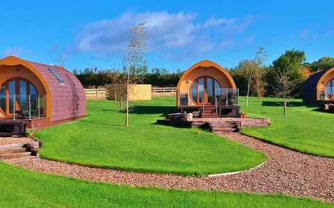 Worm Dale: Schatten, Gebirge, Outdoor Struktur, Eco Hotel, Deck, Gartenmöbel, Garten, Stuhl, Landscaping, Hartholz
