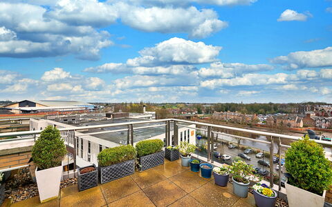 The Penthouse at 611 Westgate: Schatten, Gebirge, Outdoor Struktur, Eco Hotel, Deck, Gartenmöbel, Garten, Stuhl, Landscaping, Hartholz