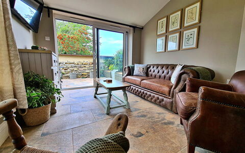 Ingleside Cottage: Schatten, Gebirge, Outdoor Struktur, Eco Hotel, Deck, Gartenmöbel, Garten, Stuhl, Landscaping, Hartholz