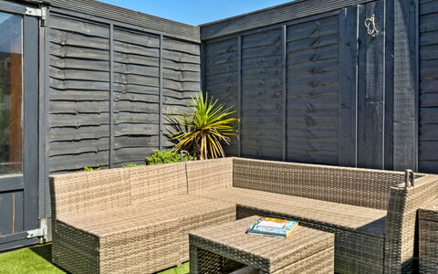 Abbeyview: Schatten, Gebirge, Outdoor Struktur, Eco Hotel, Deck, Gartenmöbel, Garten, Stuhl, Landscaping, Hartholz
