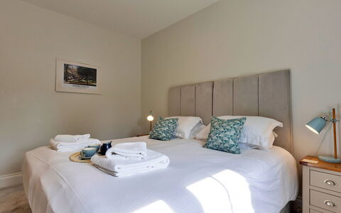 Cherry Cottage Nr Grantley Hall: Schatten, Gebirge, Outdoor Struktur, Eco Hotel, Deck, Gartenmöbel, Garten, Stuhl, Landscaping, Hartholz