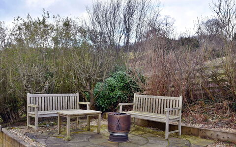 Heather Lea: Schatten, Gebirge, Outdoor Struktur, Eco Hotel, Deck, Gartenmöbel, Garten, Stuhl, Landscaping, Hartholz