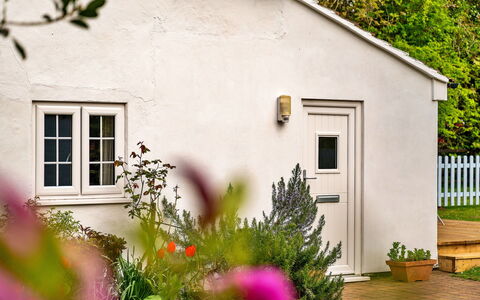 The Nook: Schatten, Gebirge, Outdoor Struktur, Eco Hotel, Deck, Gartenmöbel, Garten, Stuhl, Landscaping, Hartholz