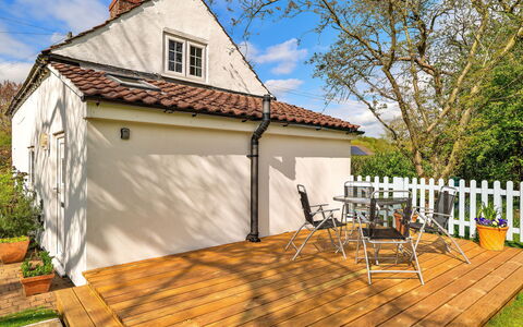 The Nook: Schatten, Gebirge, Outdoor Struktur, Eco Hotel, Deck, Gartenmöbel, Garten, Stuhl, Landscaping, Hartholz