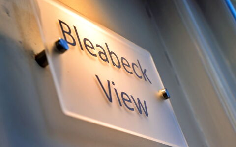 Bleabeck View: Schatten, Gebirge, Outdoor Struktur, Eco Hotel, Deck, Gartenmöbel, Garten, Stuhl, Landscaping, Hartholz
