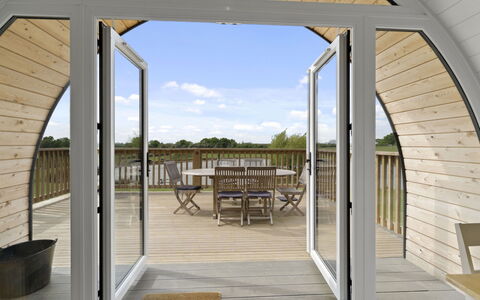 The Chicken Coop: Schatten, Gebirge, Outdoor Struktur, Eco Hotel, Deck, Gartenmöbel, Garten, Stuhl, Landscaping, Hartholz