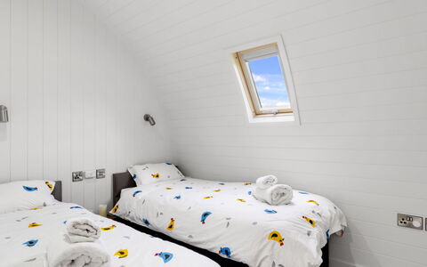 The Chicken Coop: Schatten, Gebirge, Outdoor Struktur, Eco Hotel, Deck, Gartenmöbel, Garten, Stuhl, Landscaping, Hartholz